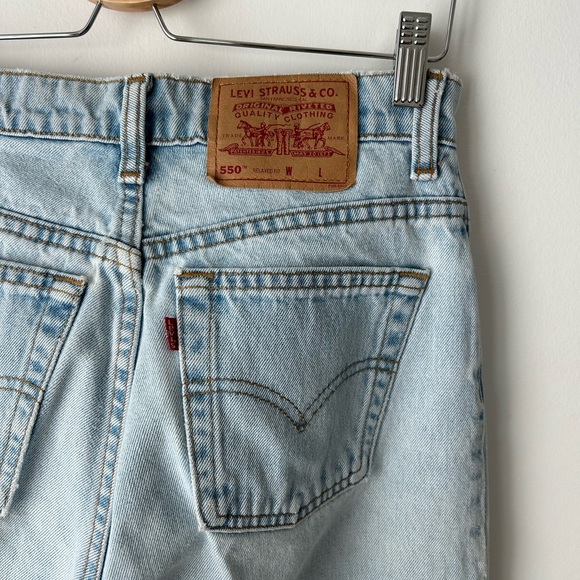 Vintage Levis 550 Light Wash relax fit Jeans Made in Canada - Picture 13 of 16